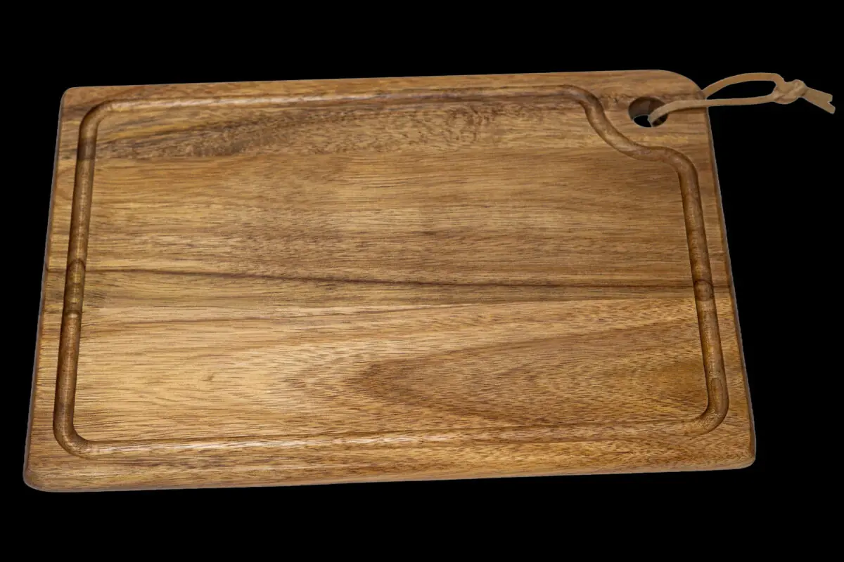 houten snijplank met gravure real men play with fire, BBQ serveerplank hout 33x23 cm, cadeau voor grillmaster of barbecue liefhebber