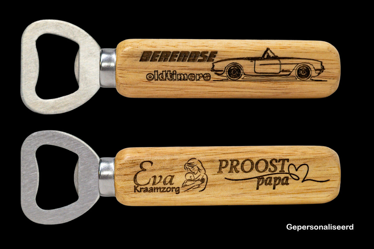 De Meesterbrander – Houten Flesopener met Gravure De Meesterbrander – Houten Flesopener met Gravure