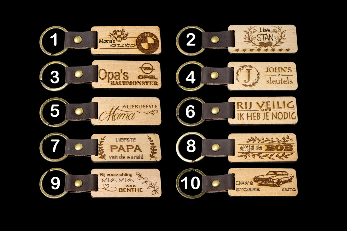 Houten sleutelhanger met logo – relatiegeschenk Gegraveerde houten sleutelhanger met bedrijfslogo