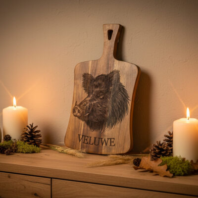 Decoratieplank Veluwe Wildlife โ Acacia Hout met Wildgravure (Edelhert, Zwijn, Vos, Ree) โ 36x22cm De Brandmeester Decoratieplank ยท Veluwe Wildlife Edition