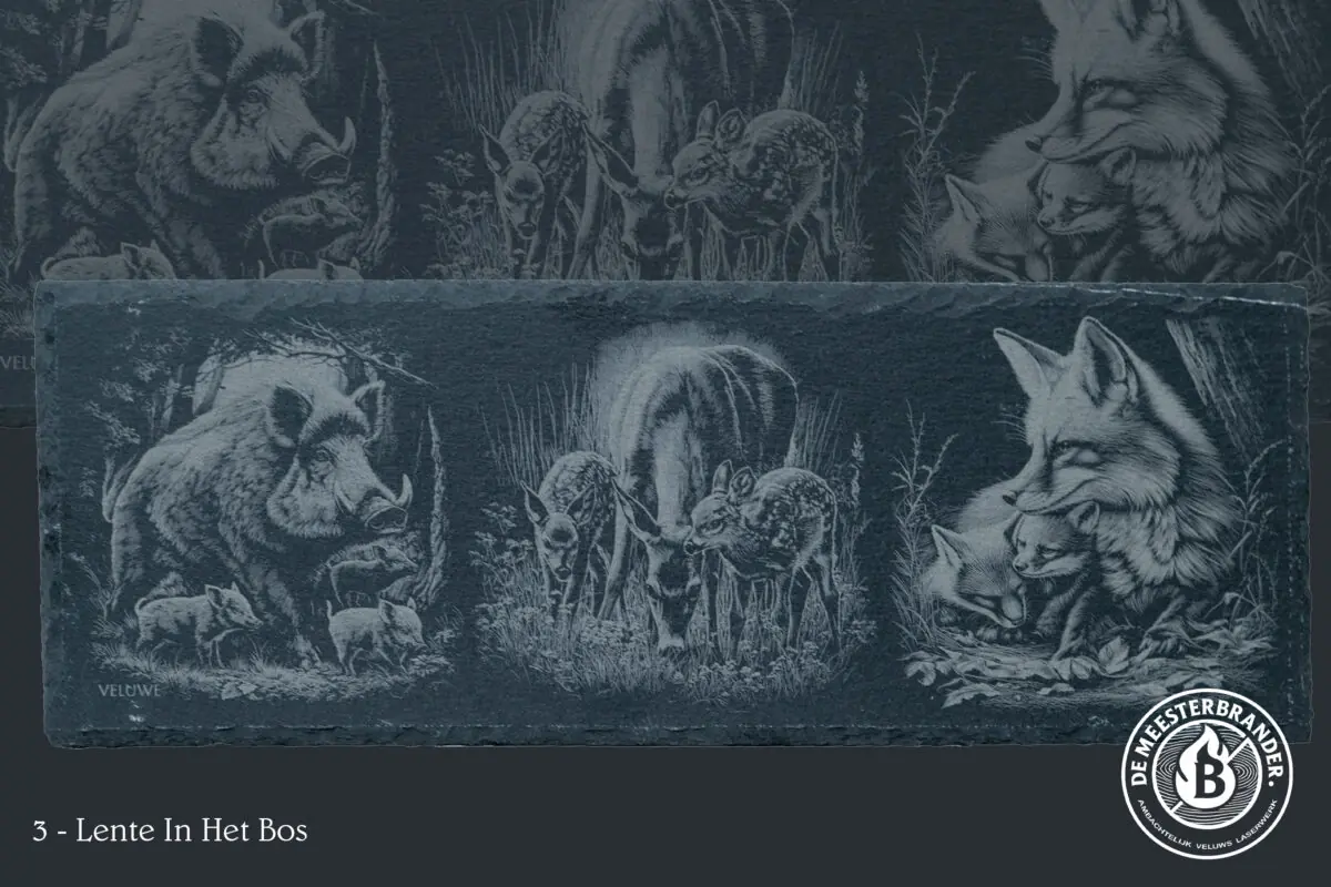 Leisteen decoratieplank met lentethema – jonge zwijntjes, hertjes en vosjes, gegraveerd in Meesterbrander-stijl.