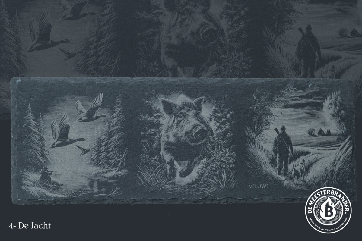 Leisteen decoratieplanken met jachtthema | De Meesterbrander Leisteen gravure met jachttafereel – eerbetoon aan de Veluwse jachttraditie, gegraveerd door De Meesterbrander.