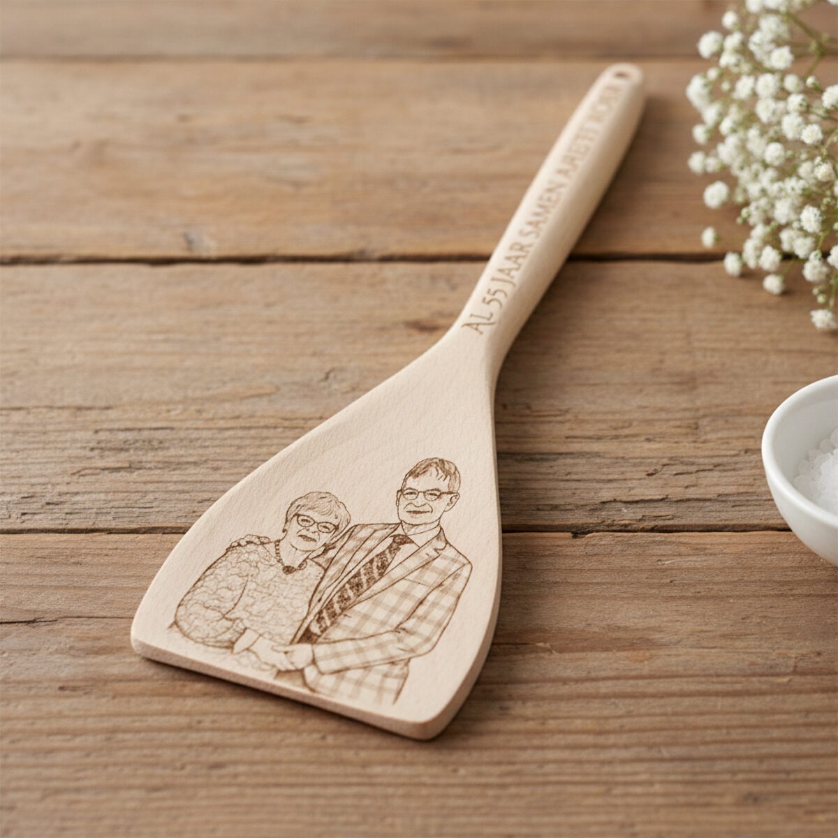 Houten opschep- en roerlepel met eigen tekst en foto. Ambachtelijk gegraveerd. Uniek cadeau voor mama, papa of oma.