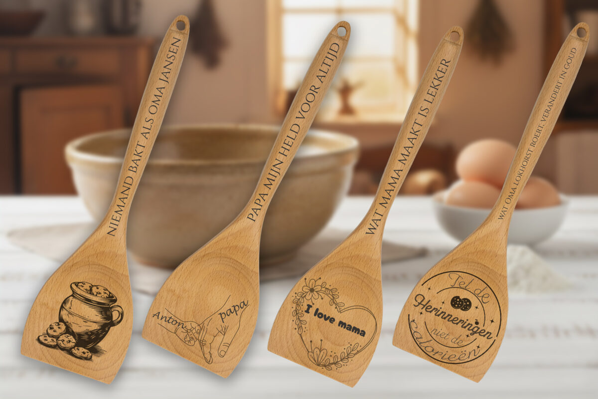 Houten opschep- en roerlepel met eigen tekst of naam. Ambachtelijk gegraveerd. Uniek cadeau voor mama, papa of oma.