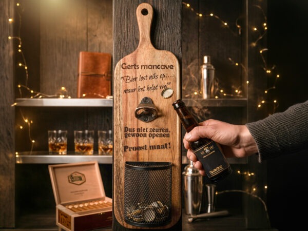 Elite wand bieropener van Acaciahout en opvangmandje van de Meesterbrander. Met gratis gravering